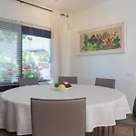 Elegante De *
