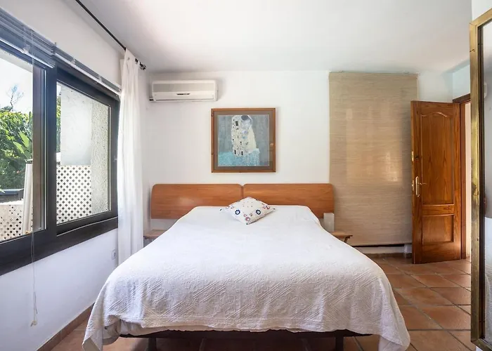 Elegante De Marbella